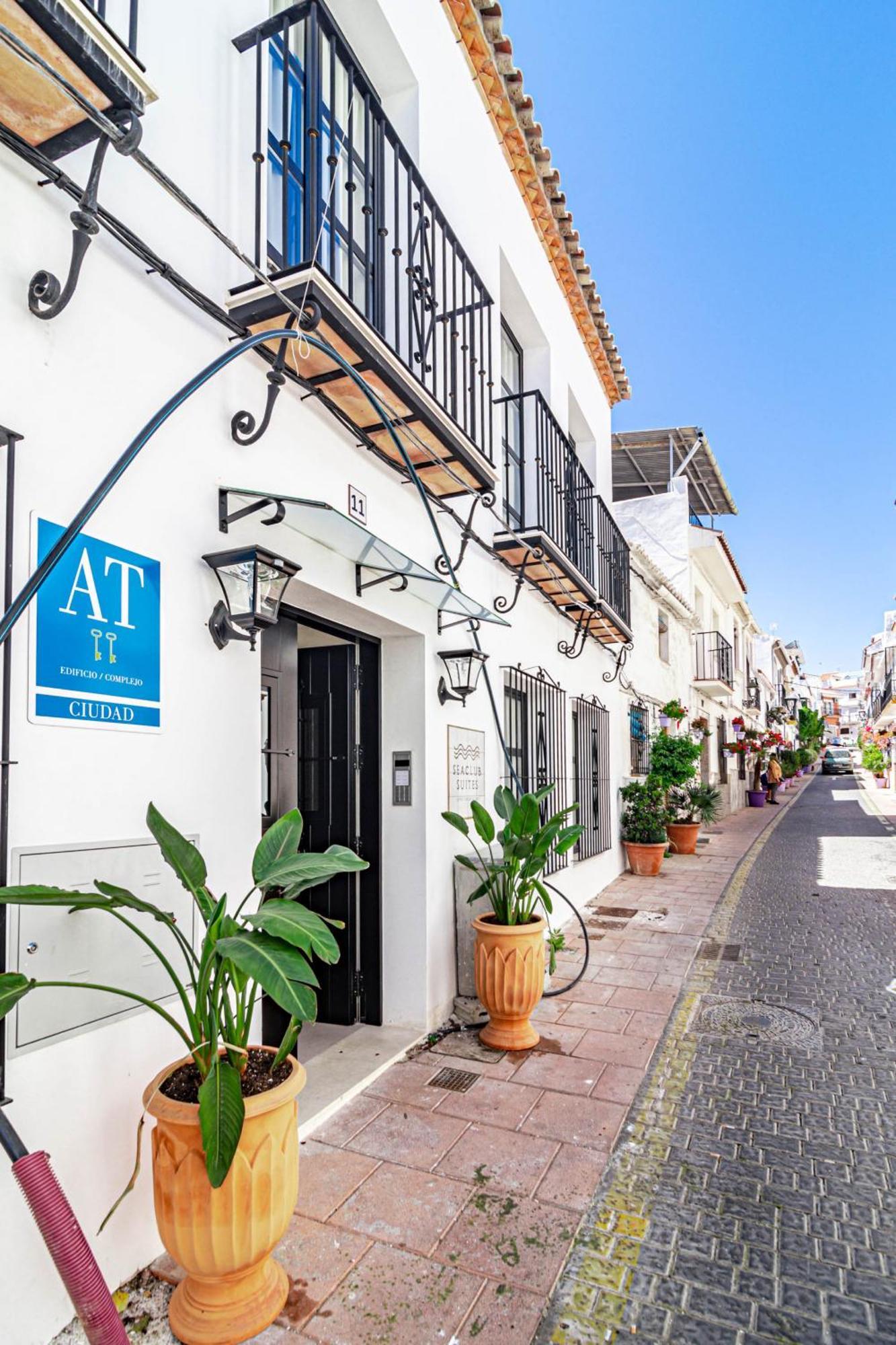 Seaclub Suites エステポナ エクステリア 写真